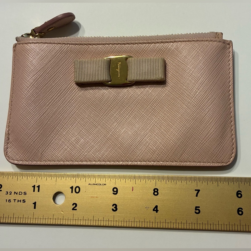 Salvatore Ferragamo EUC Vera Pink Zip Leather Clutch with Gold Accent KY-22 C432 - Picture 6 of 13